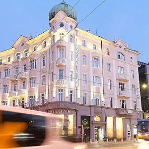 Lion Hotel